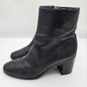 Frye Womens Julia Black Leather Ankle Boots Sz 7.5 Block Heel Zip Career Booties